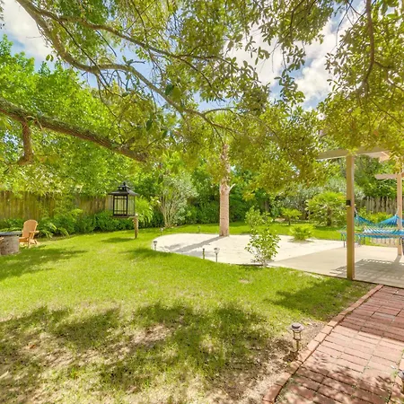 Pet-Friendly Pensacola Home With Sunny Backyard!